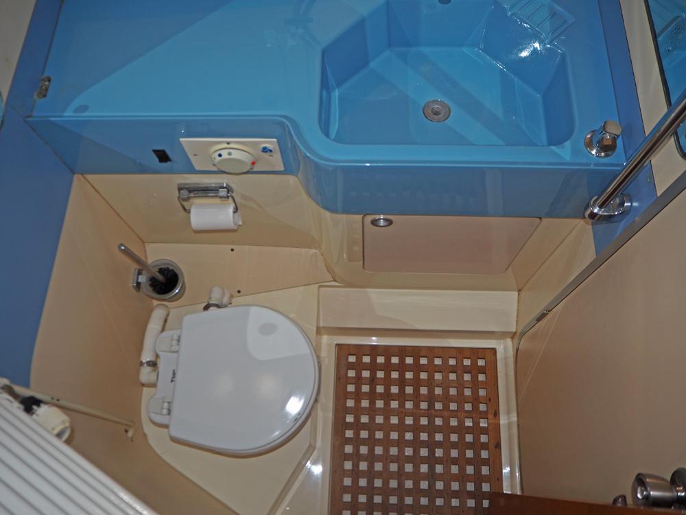 Cabin en avant, H&eacute;bergements